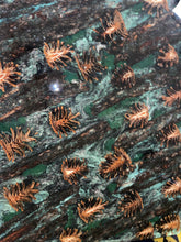 Load image into Gallery viewer, Pinecone Table