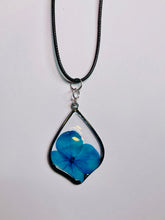 Load image into Gallery viewer, Blue Flower Necklace