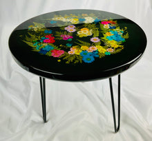 Load image into Gallery viewer, 18” Wildflower Flutter Table