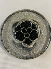 Load image into Gallery viewer, Black Flower Coaster